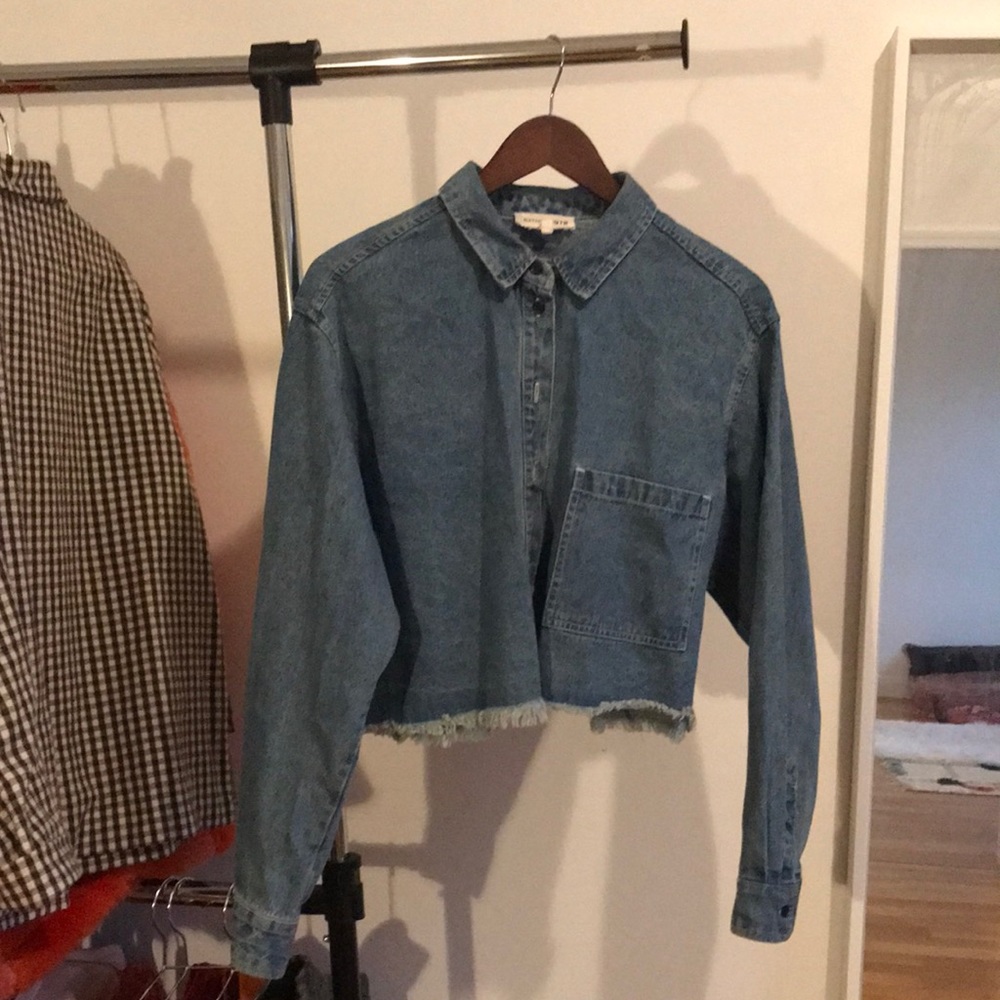 Denim cropped blouse w/ oversized pocket